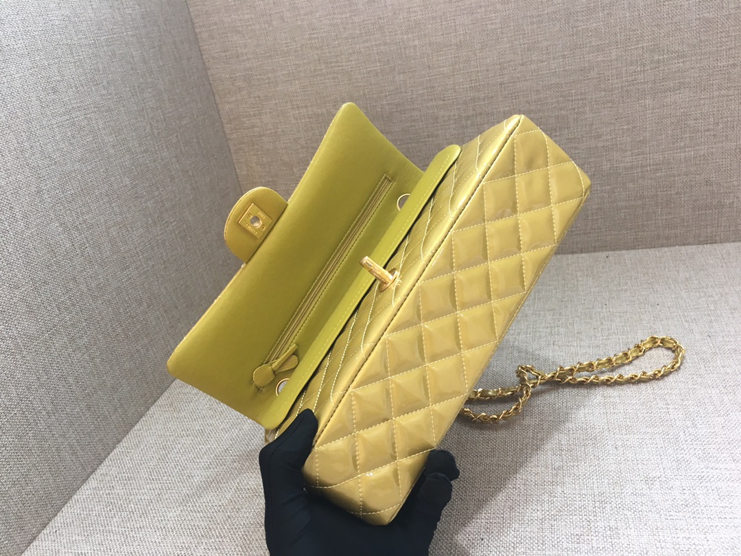 Medium Classic Flap Patent Leather Bag AO1112 Gold